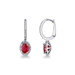 Pendientes halo de diamantes en oro blanco de 18k con rubíes