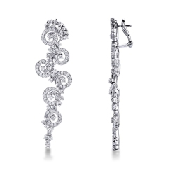 Pendientes colgantes en oro blanco 18k con diamantes design