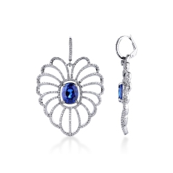 Elegantes pendientes ovalados con diamantes y un zafiro azul central