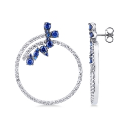 Aros en oro blanco de 18k con zafiros azules y diamantes