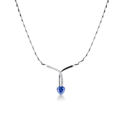 Collar de oro blanco de 18k con zafiro azul en corazón