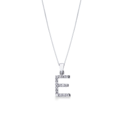 Collar con letra E de diamantes