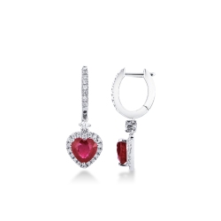 Pendientes de oro blanco de 18k con rubíes en corte corazón