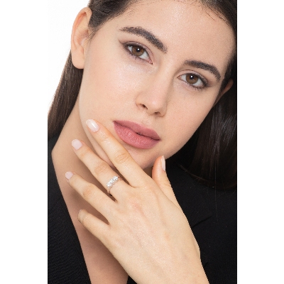 Anillo con 3 piedras de 0,75 quilates en oro blanco de 18 kilates 