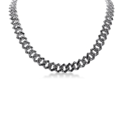Cadena cubana en oro blanco de 18 quilates con diamantes negros. Puntas ennegrecidas.