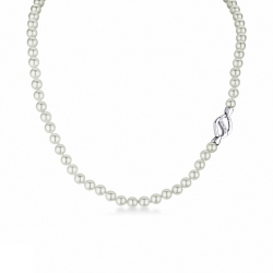 Collar de perlas japonesas con cierre en oro blanco y diamantes