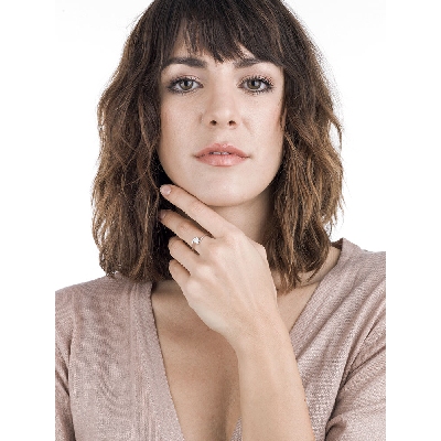 Anillo solitario illusion en oro blanco con diseno y diamantes