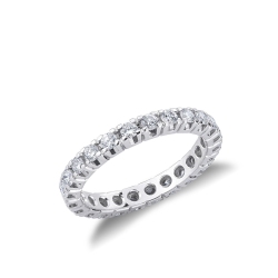 Anillo de oro blanco de 18 kilates y diamantes engastados
