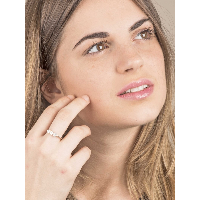 Anillo trilogy flores ilusión en oro blanco 18k con diamantes