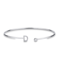Pulsera rigida de oro con letra D en diamantes