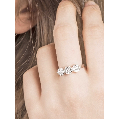 Anillo trilogy en oro blanco de 18k con diamantes 
