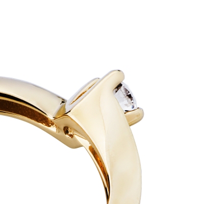 Solitario en oro amarillo 18k con un diamante de 0,20 ct