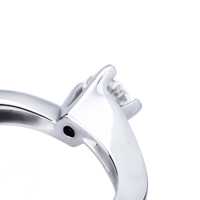 Solitario Valentino en oro blanco 18 quilates con un diamante 0,40 ct