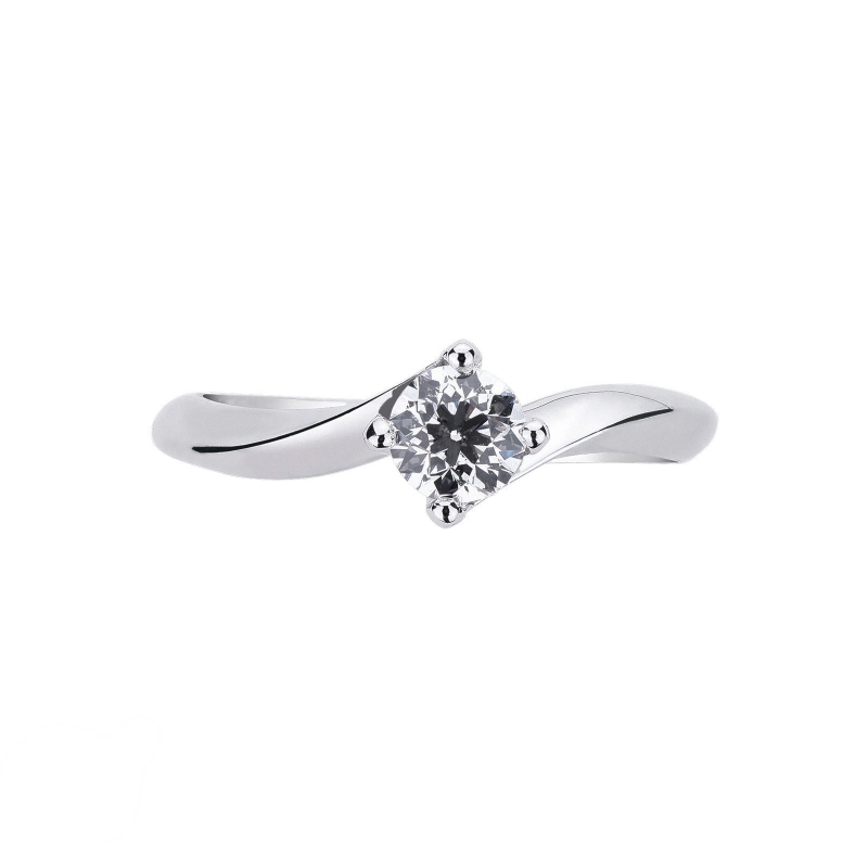 Anillo de compromiso en oro blanco de 18 kilates con un diamante 0,50 quilates  Anillo de compromiso en oro blanco de 18 kilates con un diamante 0,50 quilates