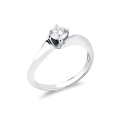 Anillo de compromiso en oro blanco de 18 kilates con un diamante 0,50 quilates