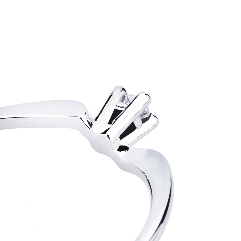 Anillo solitario en oro blanco 750 con diamante 0.04 ct Anillo solitario en oro blanco 750 con diamante 0.04 ct