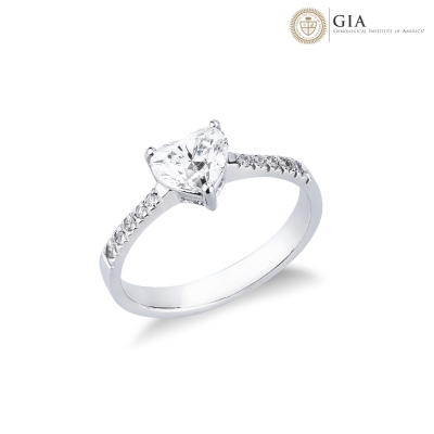 Anillo solitario con un diamante talla corazón CT.1.00 en oro blanco 18k