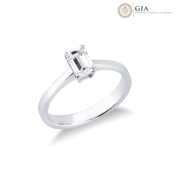 Anillo solitario oro blanco 18k con diamante talla esmeralda GIA 0.70 ct