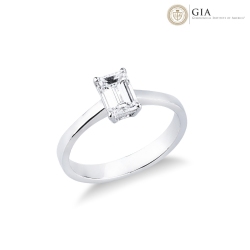 Anillo solitario en oro blanco 18k con diamante central ct 1.00 GIA
