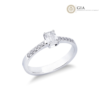 Anillo diamante corte esmeralda 0,50 ct GIA en oro blanco 18k