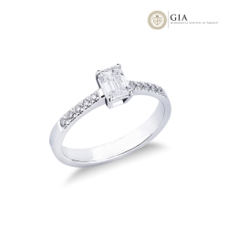 Anillo con diamante corte corazón 0,70 ct GIA en oro blanco 18k