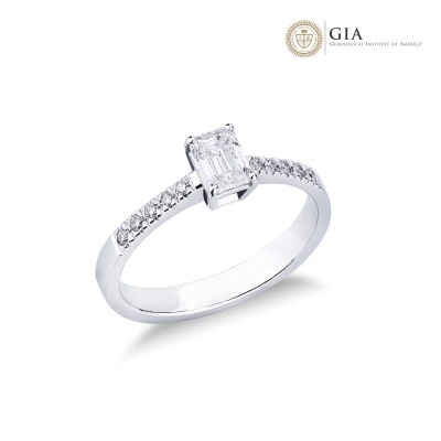 Anillo con diamante corte corazón 0,70 ct GIA en oro blanco 18k