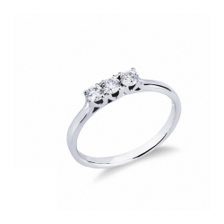 Anillo de compromiso con 3 diamantes en oro blanco de 18 kilates