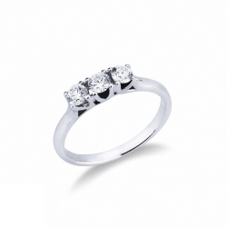 Anillo de oro blanco de 18 kilates con 3 diamantes de 0,45 kilates
