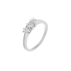 Sortija en oro blanco 18 kilates con 3 diamantes 0,45 quilates