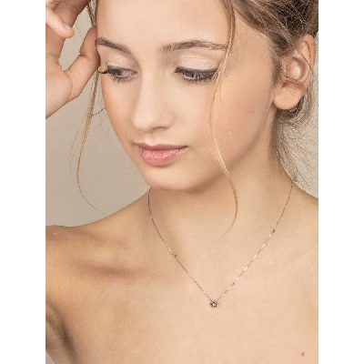 Collar oro blanco mujer con colgante en forma de estrella y diamante de 0.04 quilates