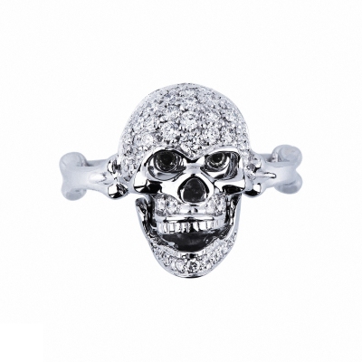 Anillo de calavera en oro blanco de 18 quilates con diamantes blancos y negros