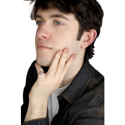 Anillo skull móvil en oro blanco 18k con diamantes