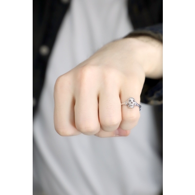 Anillo skull móvil en oro blanco 18k con diamantes