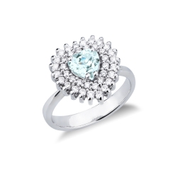Anillo en oro blanco de 18k con una hermosa aguamarina y halo diamantes