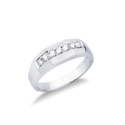 Anillo para hombre en oro blanco 18k está engastado con 7 diamantes