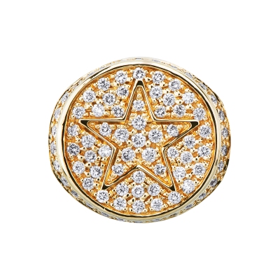 Anillo chevalier en oro amarillo 18k con estrella en relieve con pavé de diamantes