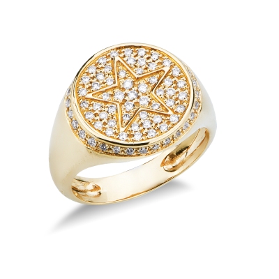Anillo chevalier en oro amarillo 18k con estrella en relieve con pavé de diamantes