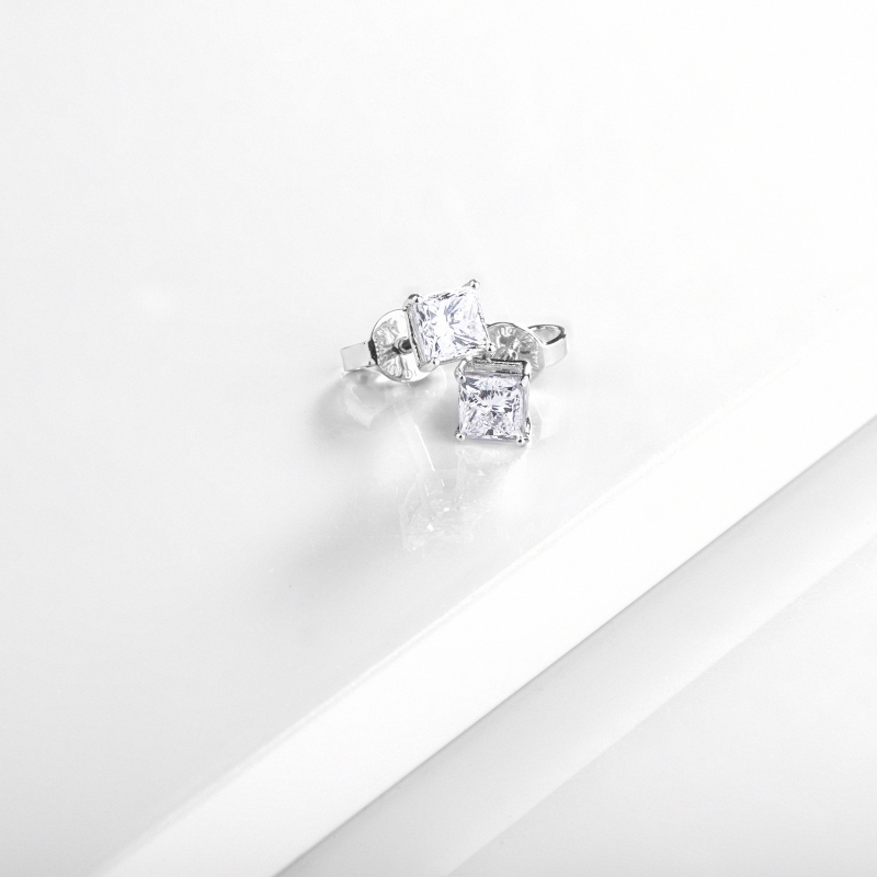 Pendientes oro blanco 18k con diamante certificado GIA corte princess Pendientes oro blanco 18k con diamante certificado GIA corte princess
