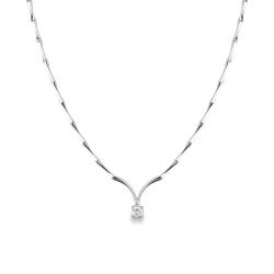 Collar semirrígido en oro blanco de 18k engastado con un diamante
