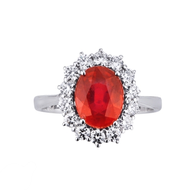 Anillo Lady Di en oro blanco 18k con rubí oval y 14 diamantes