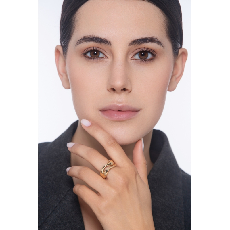 Anillo con ondas en oro amarillo 18K Anillo con ondas en oro amarillo 18K