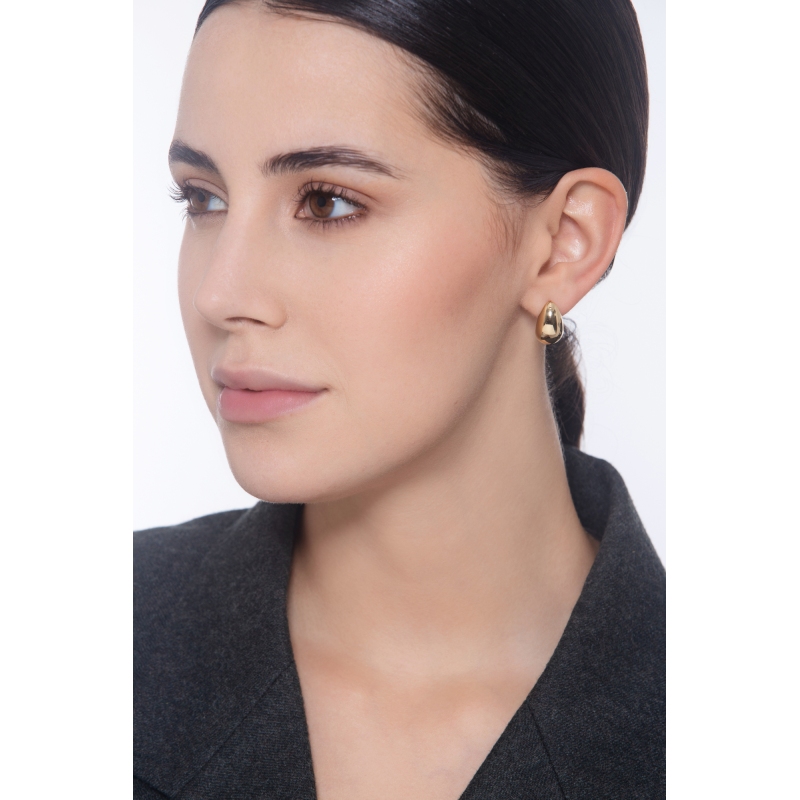 Hermosos pendientes de oro amarillo 750 delicada forma de gota Hermosos pendientes de oro amarillo 750 delicada forma de gota