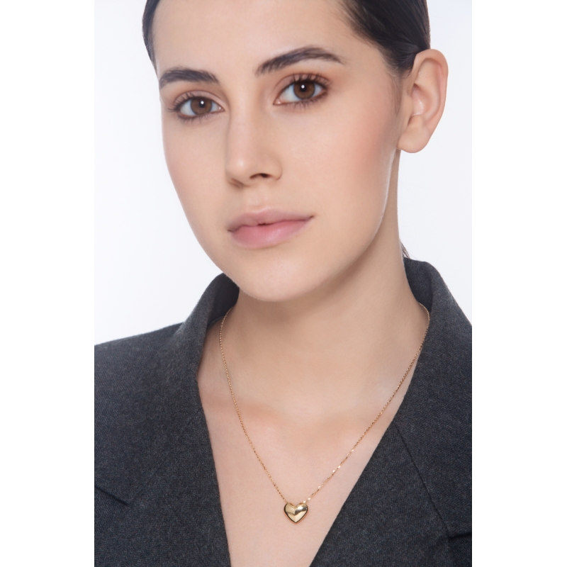 Cadena de oro amarillo 18k adornada con colgante corazón abombado 