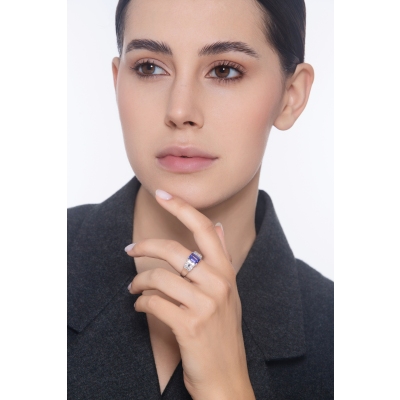 Anillo en oro blanco de 18k con tanzanita y diamantes