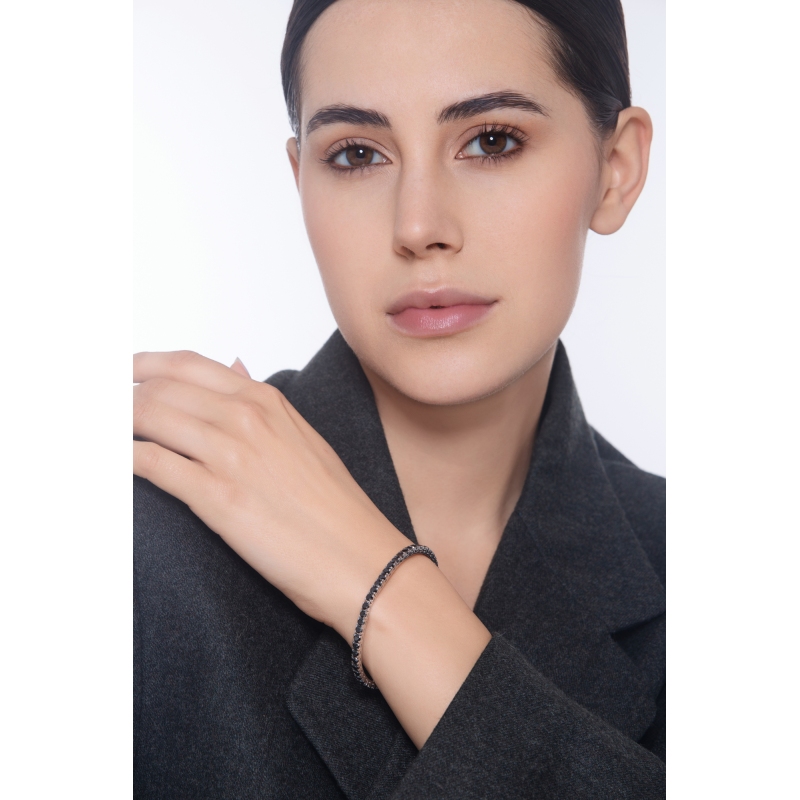 Pulsera tennis con garras en oro blanco 18k con diamantes negros 7,23 ct Pulsera tennis con garras en oro blanco 18k con diamantes negros 7,23 ct