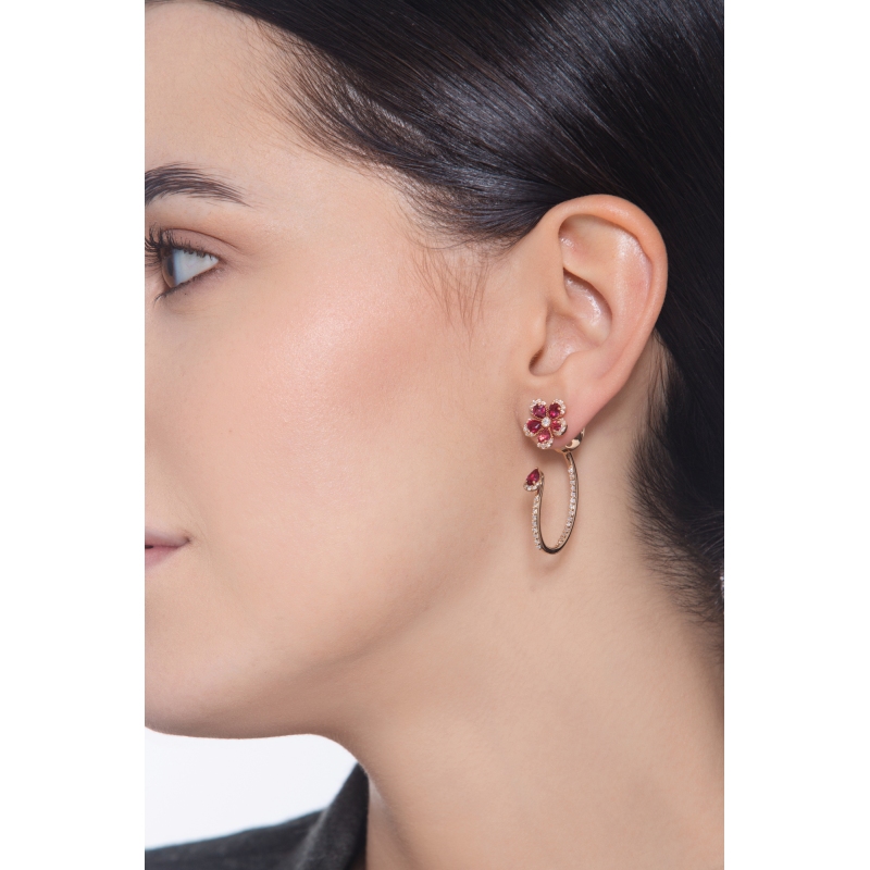 Pendientes en oro rosa con flor de rubies y diamantes