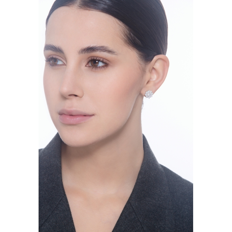 Pendientes Flor en Oro Blanco 18k con Diamantes Brillantes