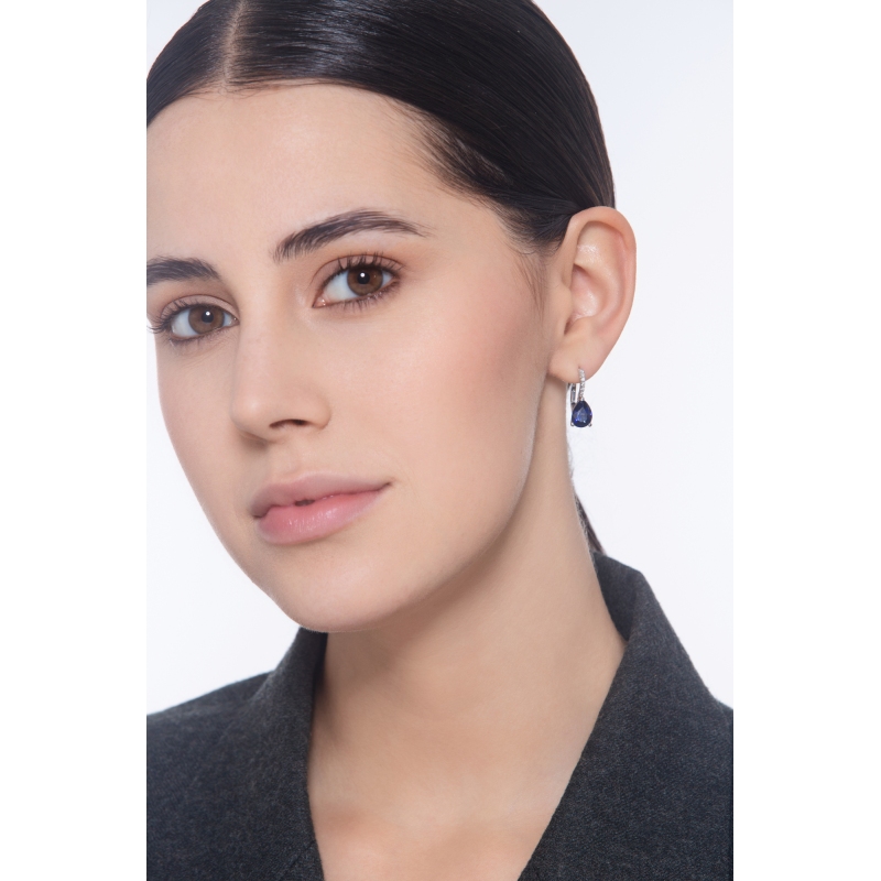 Pendientes con zafiro azul y diamantes en oro blanco 18k 