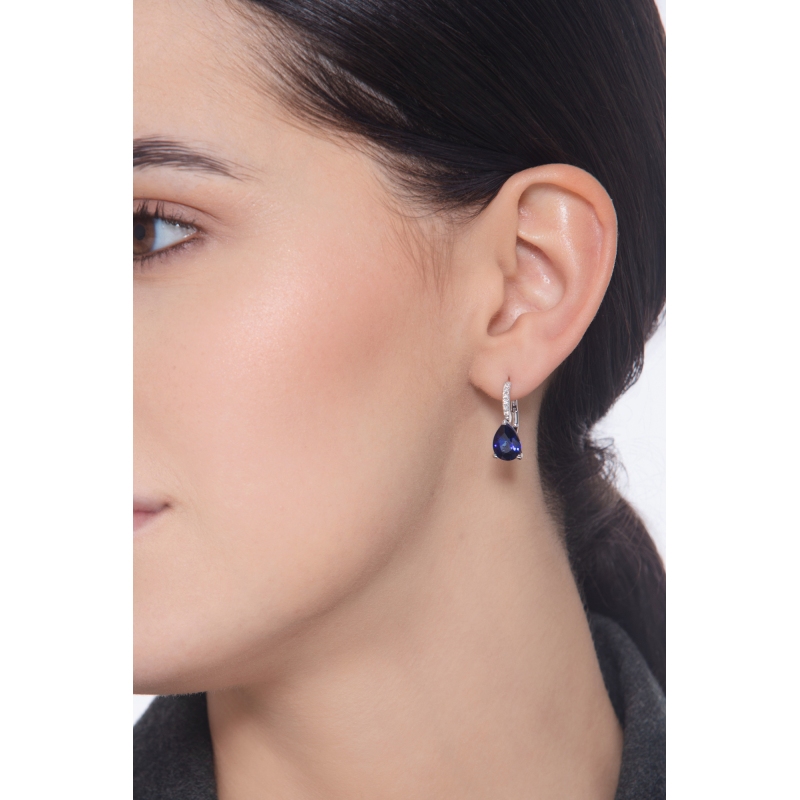 Pendientes con zafiro azul y diamantes en oro blanco 18k 