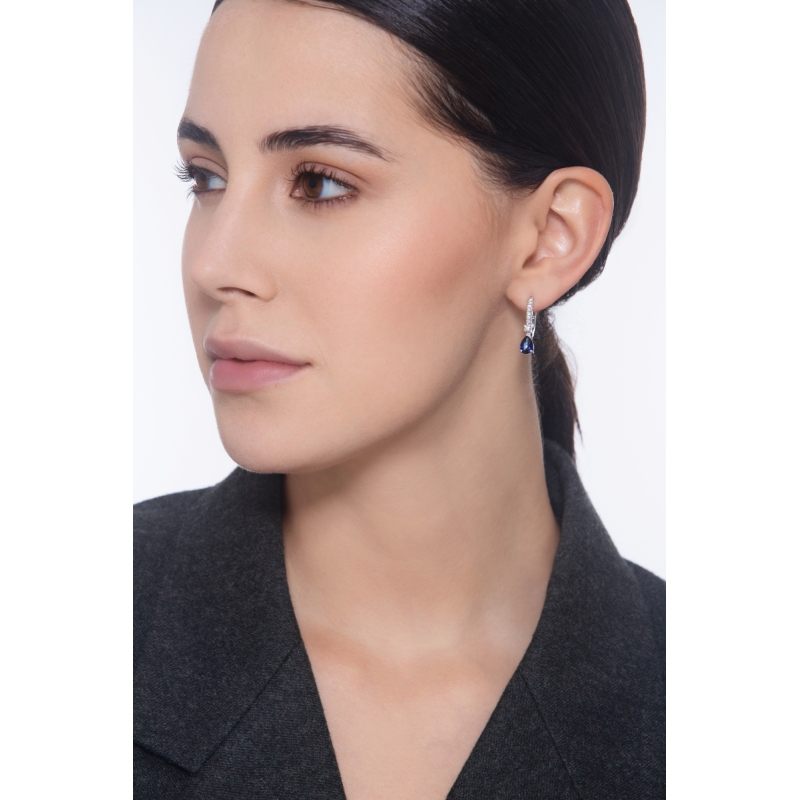Pendientes con gancho en oro blanco 18k con zafiro azul y diamantes